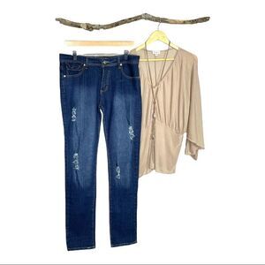 𝅺STRAIGHT Leg Distressed Jeans Size 13/14